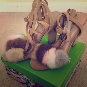 Furry pumps tie up
